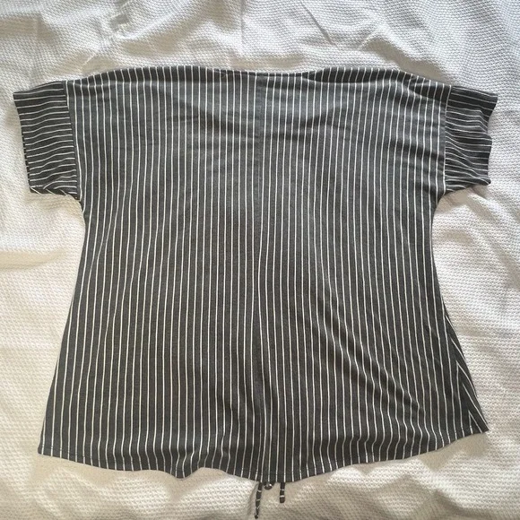 Evri Women's Plus Size Striped Tie-Front Short Sleeve Top Size 2X Flowy Oversize - Picture 2 of 8